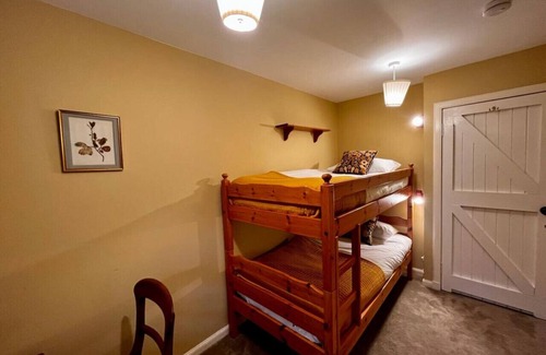 Penicuik Casa | Wanton Wa's - Cottage