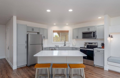 Wapato Point Condominio | Wapato Point Condo with Resort Amenities! 2bed/2bath, 2nd floor w/washer, unit 640