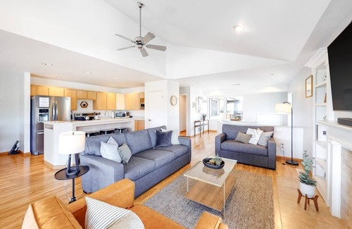 Wapato Point Casa | Wapato Point Resort home with hot tub and views