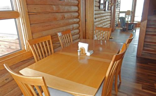 Walden Casa | Wapiti Retreat at 22 West Cabins and Recreation
