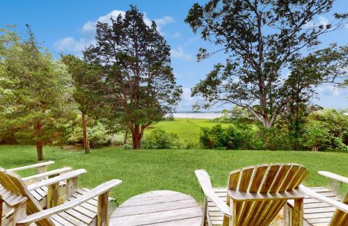 Waquoit Village Casa | Waquoit Bay Bungalow