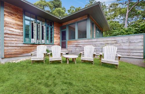 Waquoit Village Casa | Waquoit Bay Bungalow