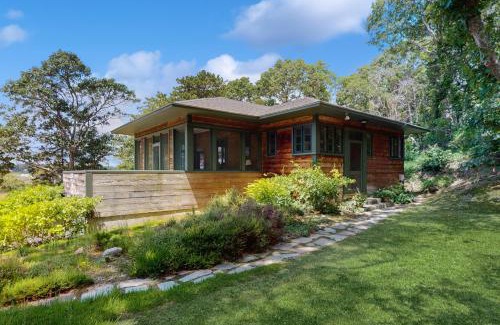 Waquoit Village Casa | Waquoit Bay Bungalow