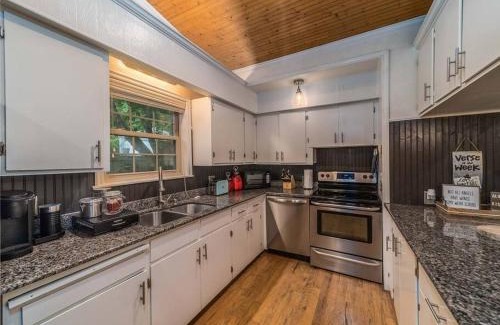 Springdale Casa | War Eagle Getaway