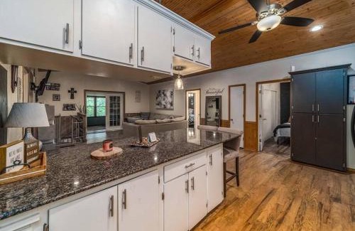 Springdale Casa | War Eagle Getaway
