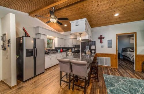 Springdale Casa | War Eagle Getaway
