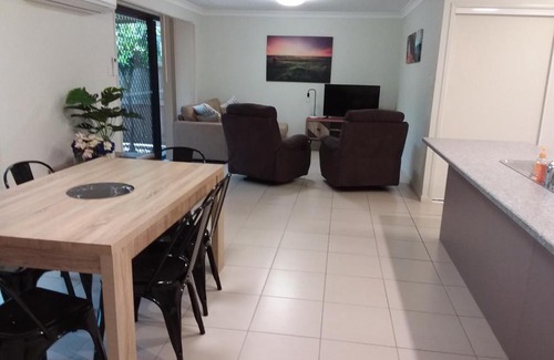 Tinana Apartamento | Waratah and Wattle Apartments