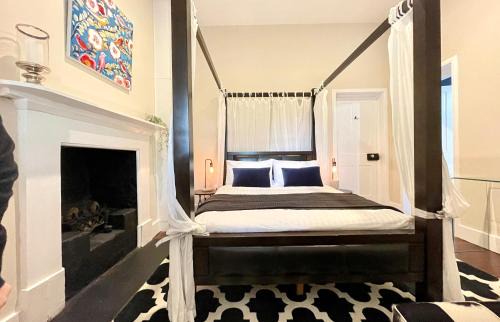 Fremantle Casa | Warders Cottage: Iconic Cottage in the Heart of Freo