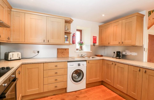 Puncknowle Cabaña | WAREHAMS BARN, family friendly, with a garden in Burton Bradstock
