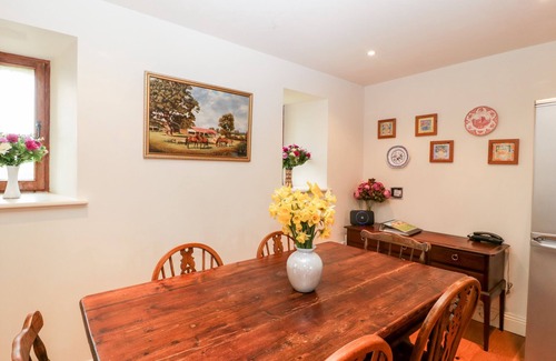 Puncknowle Cabaña | WAREHAMS BARN, family friendly, with a garden in Burton Bradstock