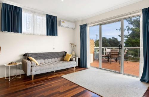 Cowes Casa | Warley Retreat