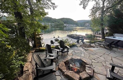 Waleska Casa | Warluskee Luxury Lakefront Cottage w/ Hot Tub