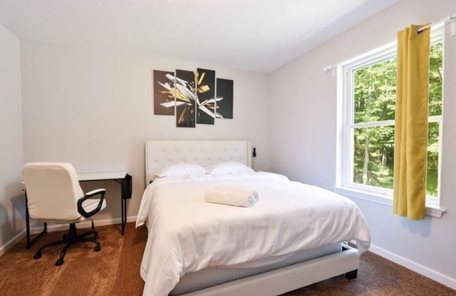 East Stroudsburg Casa | Warm 4 Bedroom House with large outdoor space