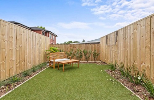 Henderson Casa | Warm and Bright 2 Bed Townhouse