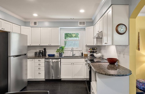 West Ashley Casa | Warm and Bright 4BR Home near Downtown Charleston