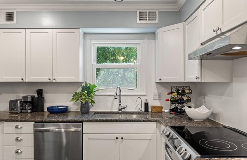 West Ashley Casa | Warm and Bright 4BR Home near Downtown Charleston