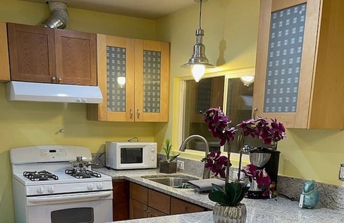 Antioch Casa | Warm and Comfy Antioch Cottage, close to everything