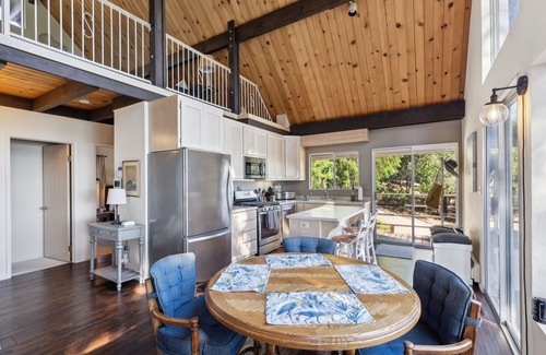Kelseyville Cabaña | Warm And Cozy Mountain And Lake View Haven 2 Bedroom Cottage by RedAwning