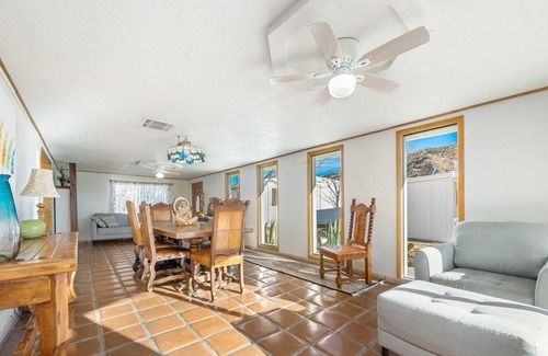 Morongo Valley Casa | Warm and inviting Rancho Morongo 2-story Gem