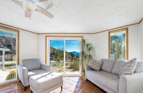 Morongo Valley Casa | Warm and inviting Rancho Morongo 2-story Gem