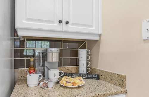 Fort Myers Casa | Warm and Inviting 3 BD 3 BTH home in Verandah