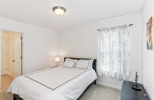 Florida Panhandle Casa | Warm and Inviting 4BR Home, Perfect for Families