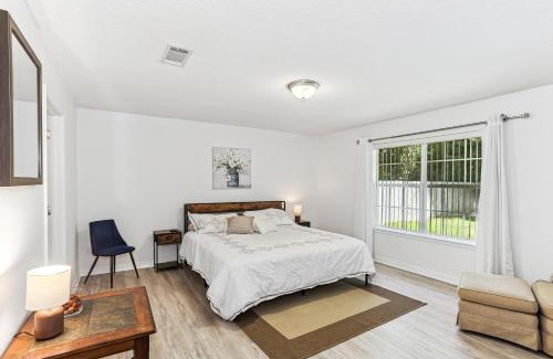 Florida Panhandle Casa | Warm and Inviting 4BR Home, Perfect for Families