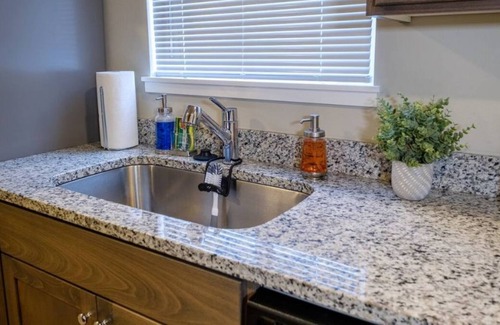 Southeast Salem Apartamento | Warm and inviting atmosphere, walking distance to Downtown and H - Longer stays