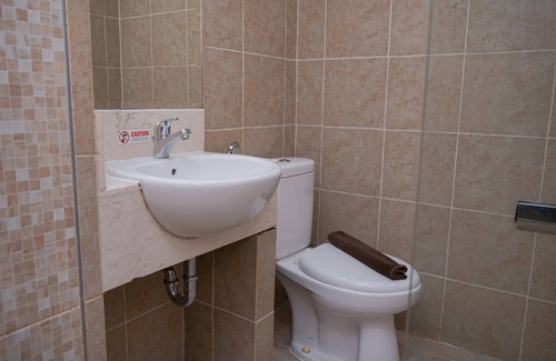 Panunggangan Utara Apartamento | Warm and Minimalist Studio (No Kitchen) at Great Western Apartment