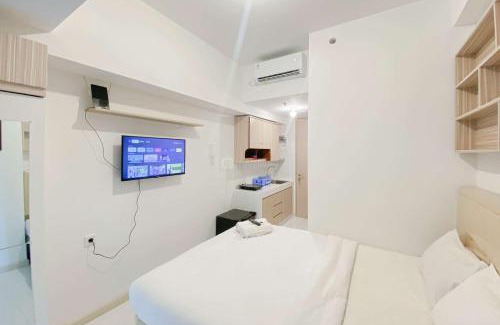 Java Apartamento | Warm and Simply Look Studio Tokyo Riverside PIK 2 Apartment By Travelio