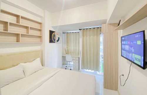 Java Apartamento | Warm and Simply Look Studio Tokyo Riverside PIK 2 Apartment By Travelio
