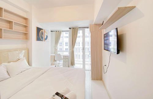 Java Apartamento | Warm and Simply Look Studio Tokyo Riverside PIK 2 Apartment By Travelio