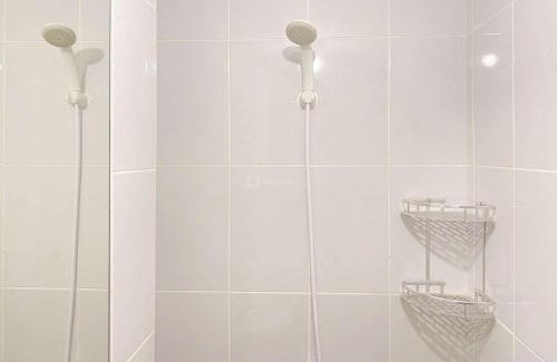 Java Apartamento | Warm and Simply Look Studio Tokyo Riverside PIK 2 Apartment By Travelio