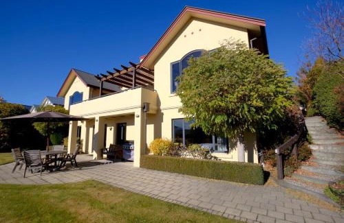 Wanaka Apartamento | Warm and spacious 2 bedroom, downstairs apartment