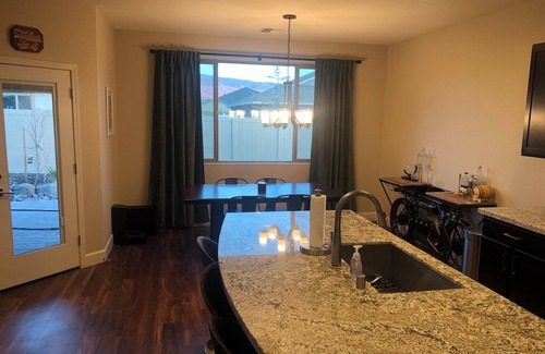 Reno Casa | Warm and Welcoming Modern 2 Bedroom Home in Beautiful Damonte Ranch