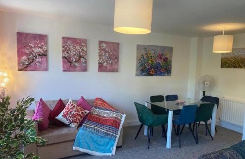Cambridge Casa | Warm & Cosy Homely 4 BDR Chesterton House w High Speed WIFI, Big Garden & Free Parking