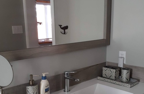 Pointe Claire Casa | Warm,cozy Lake house