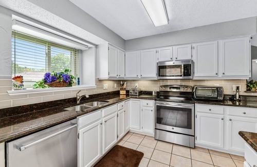 Cross Creek East Casa | Warm & Cozy, Pet-Friendly Home with Large Fenced Backyard on Quiet Cul-de-Sac