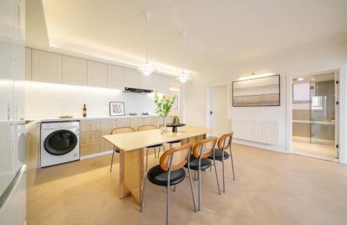 Huangpu Apartamento | Warm Four Bedroom Apartment with Huangpu River View