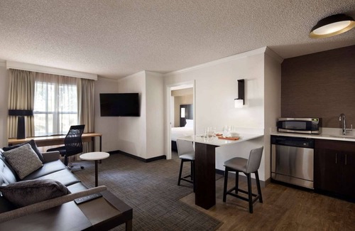 Raisin Hotel | Warm Fresno Escape: All-Comfort Suite with Pool Access | 4 Suites