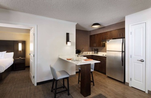 Raisin Hotel | Warm Fresno Escape: All-Comfort Suite with Pool Access | 4 Suites