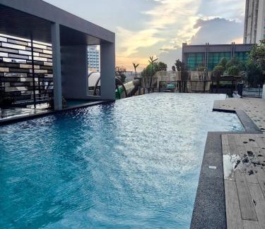 Bukit Indah Apartamento | Warm home skytrees beautiful hills