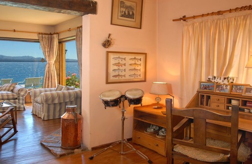 San Carlos de Bariloche Casa | Warm House on the Edge of Lake H28