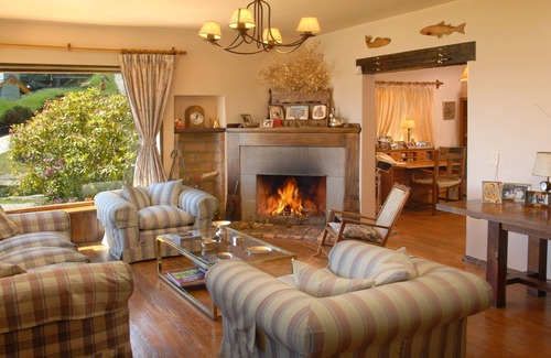 San Carlos de Bariloche Casa | Warm House on the Edge of Lake H28