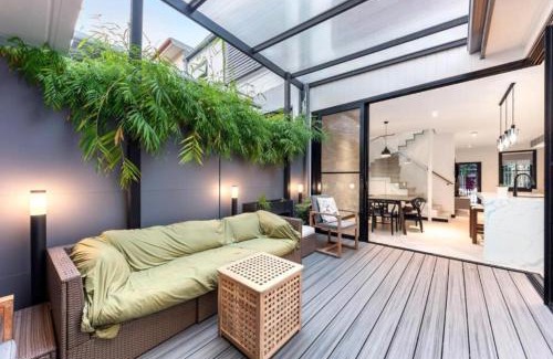 Glebe Casa | Warm I Welcoming Glebe Retreat I Family Fun Awaits