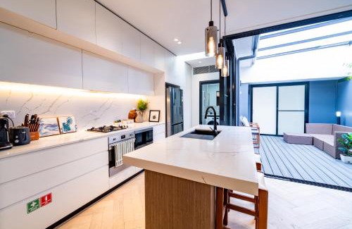 Glebe Casa | Warm I Welcoming Glebe Retreat I Family Fun Awaits