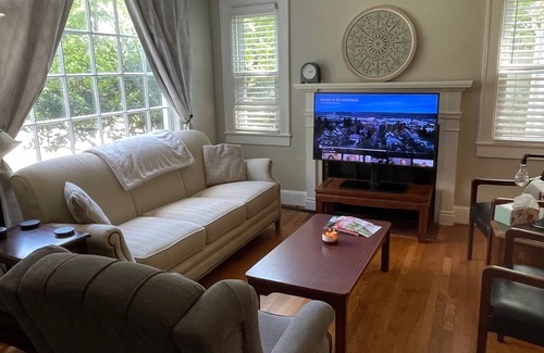 Chapel Hill Casa | Warm, inviting house and neighborhood, plus dogs love our fenced-in back yard.