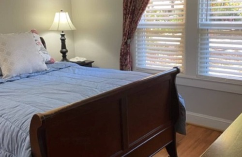 Chapel Hill Casa | Warm, inviting house and neighborhood, plus dogs love our fenced-in back yard.