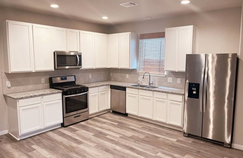 Westfield Casa | Warm, Inviting Private Room by IAH - Fast WiFi