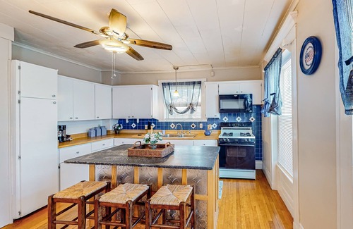 Colchester Casa | Warm & inviting retreat with a full kitchen, gas fireplace, & furnished patio